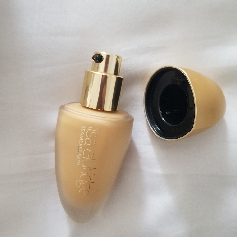 Lisa Eldridge Foundation. Seamless skin #18
